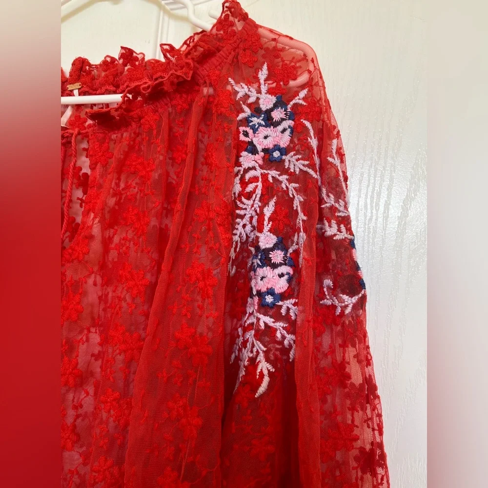 Red Floral Lace Women's Top - Picture 4 of 10